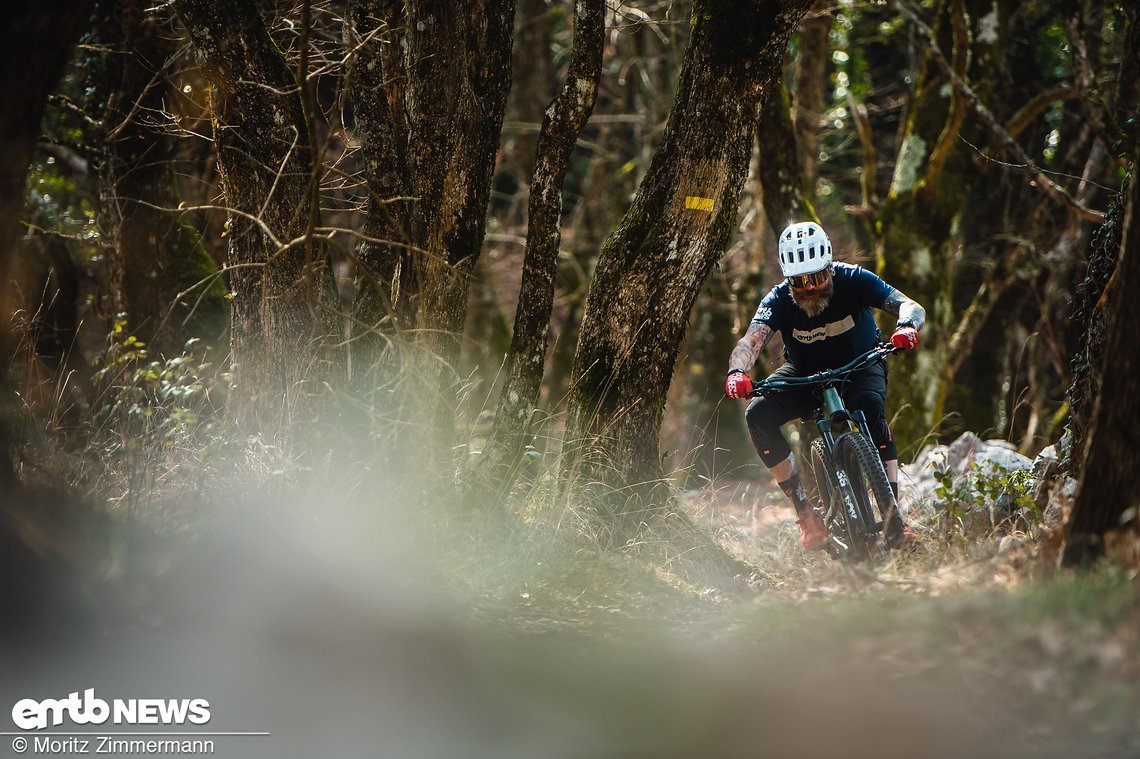 Auf moderaten Trails fühlen sich unsere Tester ebenso wohl wie in ruppigem Terrain.