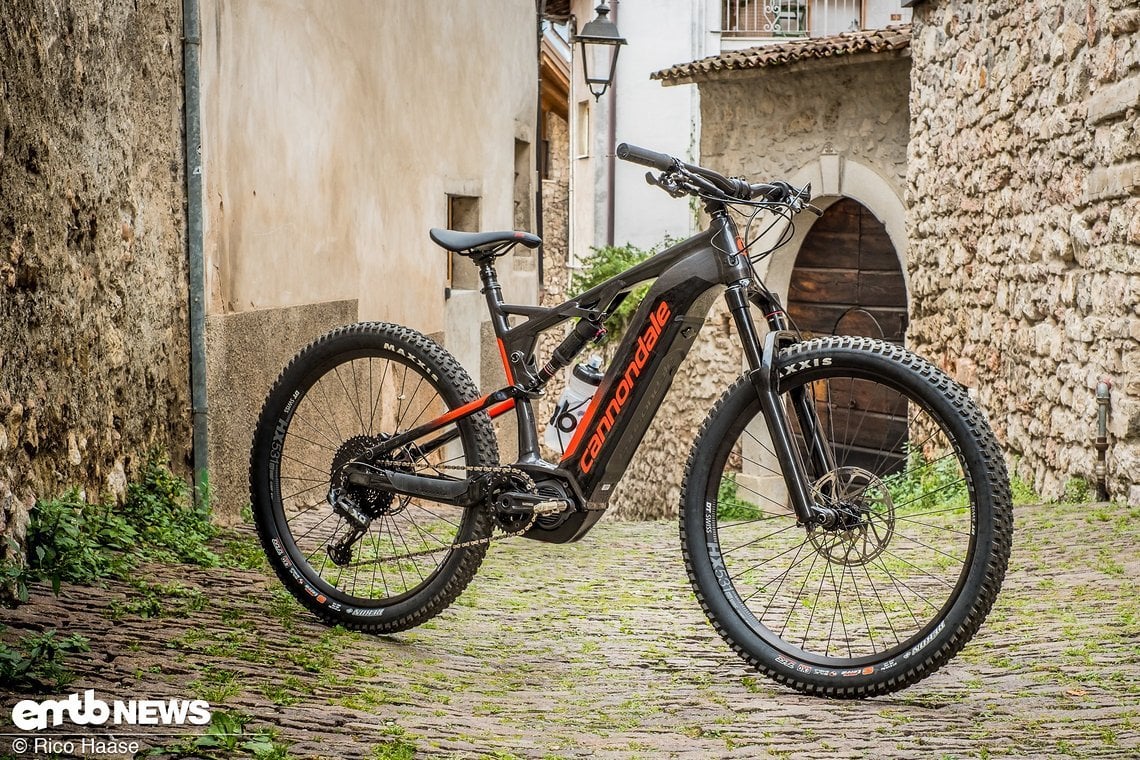 Das Cannondale Cujo NEO 130 1 liegt mit seinem 130 mm Fahrwerk voll im Trend der beliebten E-Trailbikes