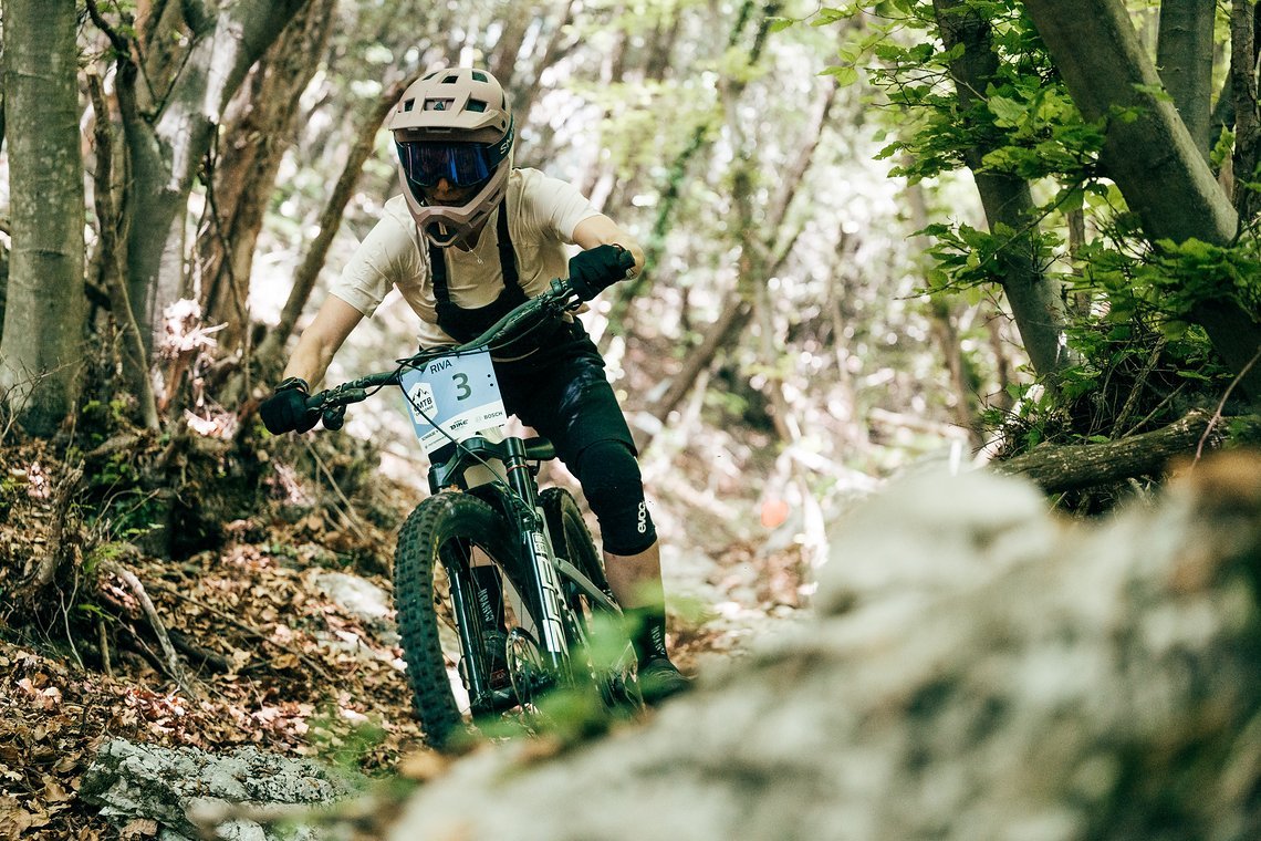 Auch Ines Thoma – deutsche Enduro-Legende – ist am Start und ...