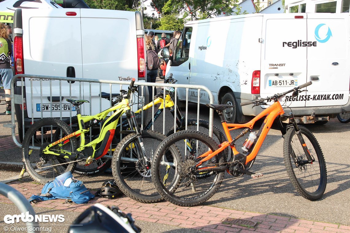 Auf den Trails war Jérôme mit seinem knallgelben Moterra unterwegs. Ich startete auf dem Specialized Levo.