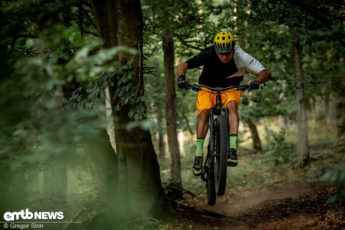 Mit dem schnellen Trail-Räuber kann man getrost viele spaßige Sachen mitnehmen.