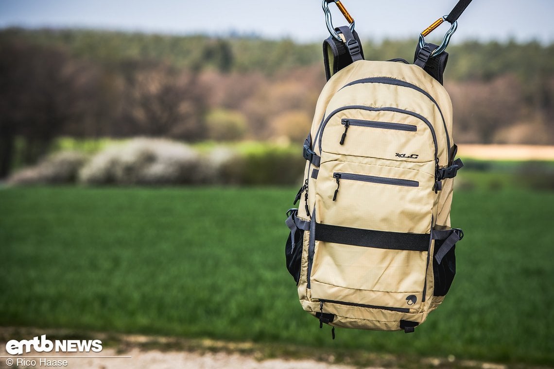 XLC BA-S98 – ein sehr geräumiger, 1480 g leichter  E-Bike-Rucksack für Sparfüchse und die ganz langen Touren.