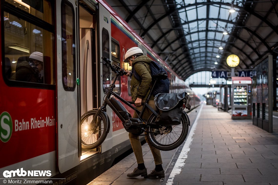 Dieses kleine E-Bike eignet sich auch gut zum Pendeln mit dem Zug