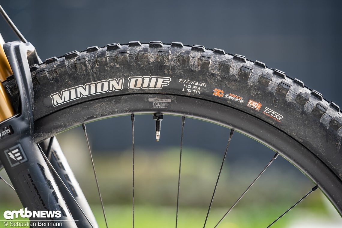 ... Minion DHF an der Front auf Giant e-TRX 27.5-Carbonfelgen garantiert Grip und Pannensicherheit.