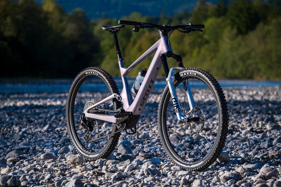 Das wichtigste Update an Julians Lumen ist die RockShox Pike mit mehr Federweg und das erhöhte Cockpit.