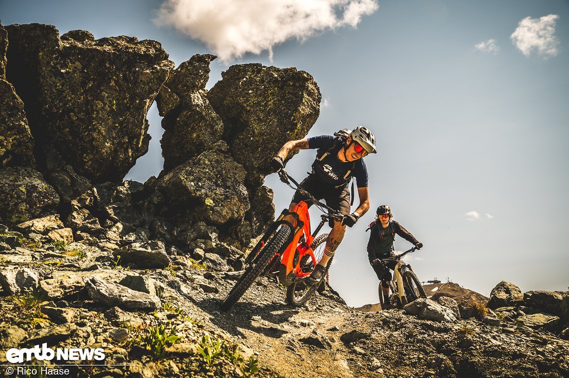 Jetzt folgt ein besonders spaßiger Abschnitt, denn wir fahren auf gebauten Trails den Berg hinunter