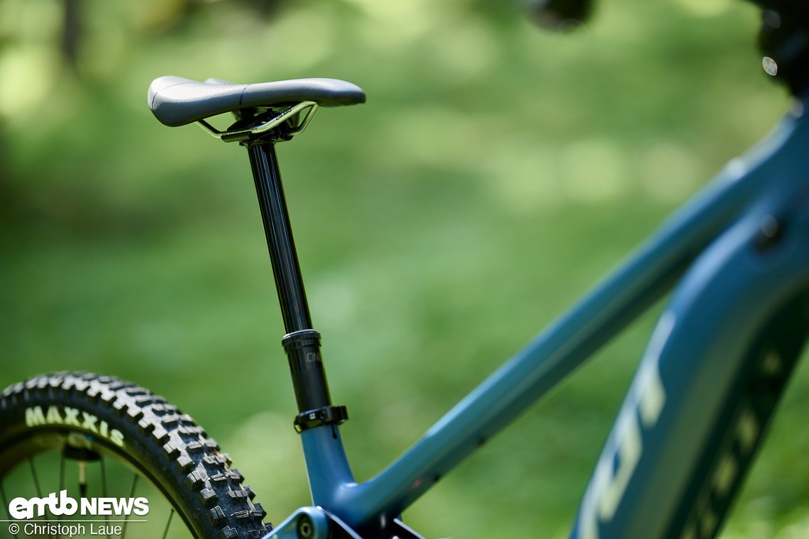 An Bord ist eine langhubige One Up Dropper V3.