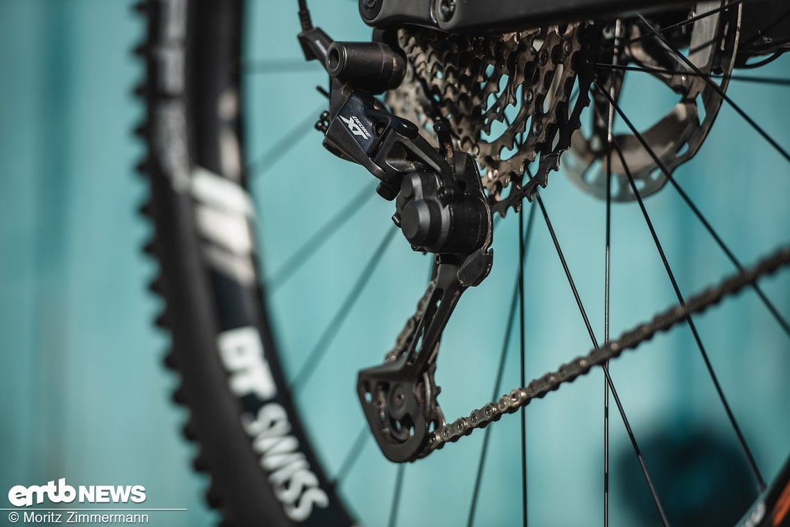 ... wird mit der bekannten Shimano XT