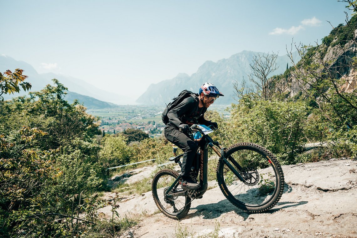 Wenn Danny MacAskill keine Tricks mit dem Bike macht, brilliert er im Uphill.