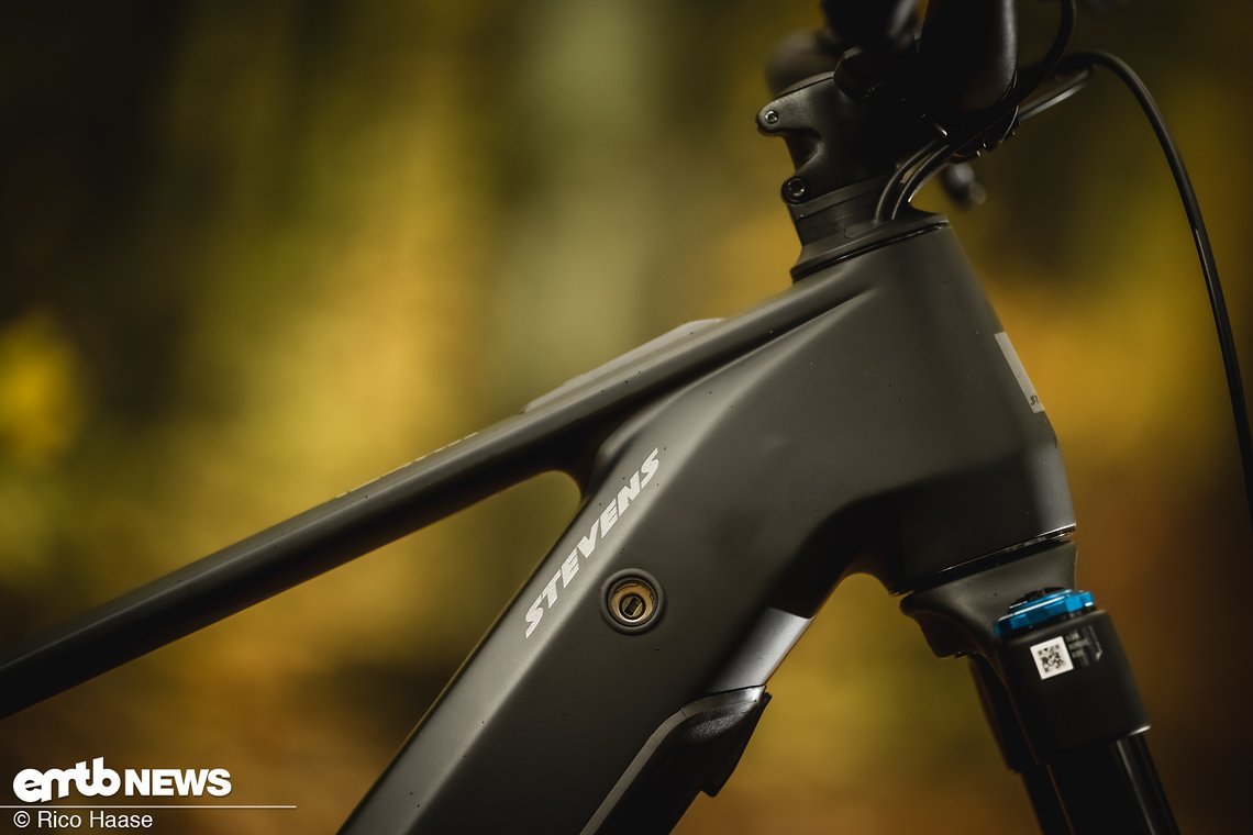 Der neu konstruierte Carbonrahmen wirkt ...