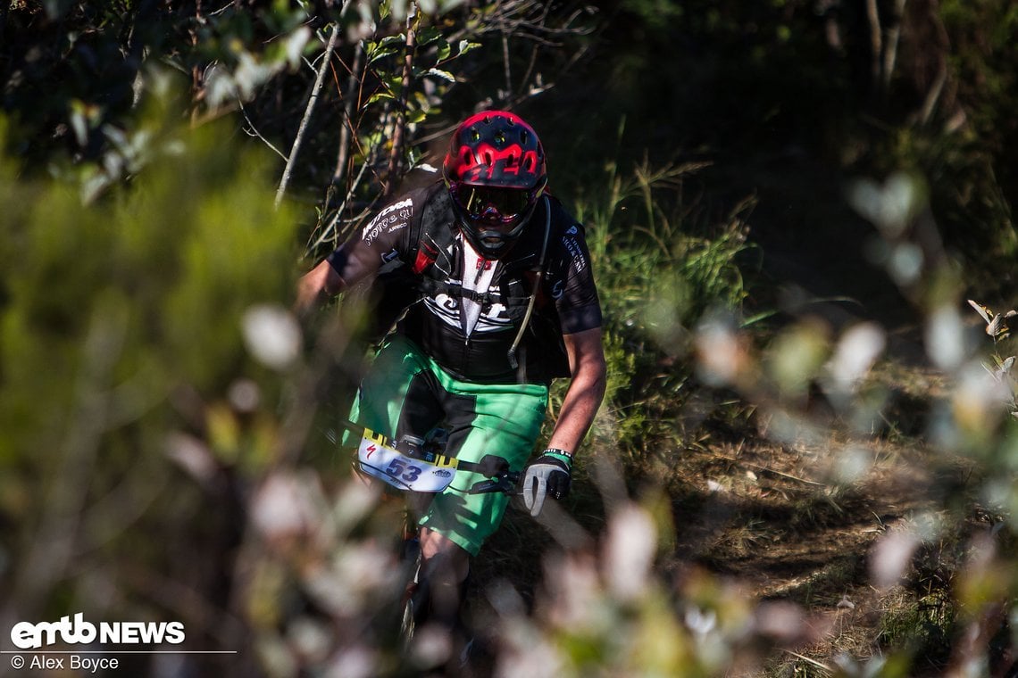 Es handelte sich um klassische Enduro-Stages mit uneinsichtigen Kurven und dichter Vegetation.