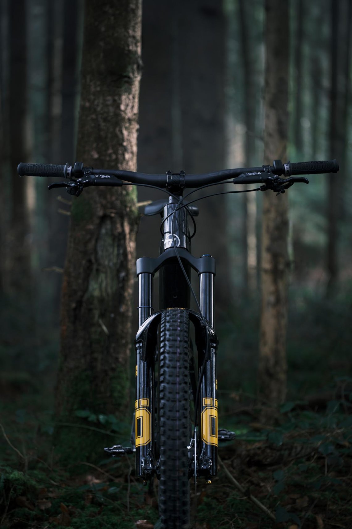 ... weswegen es auch keine festgelegte Ausstattung für das Bike gibt. Angebote gibts nur auf Anfragen, bei rund 5.500 CHF soll es aber losgehen.