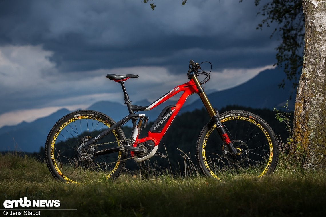 Haibike Dwnhll – der Name lässt es erahnen – hier haben wir es mit einem ausgewachsenen E-Downhill Bike zu tun