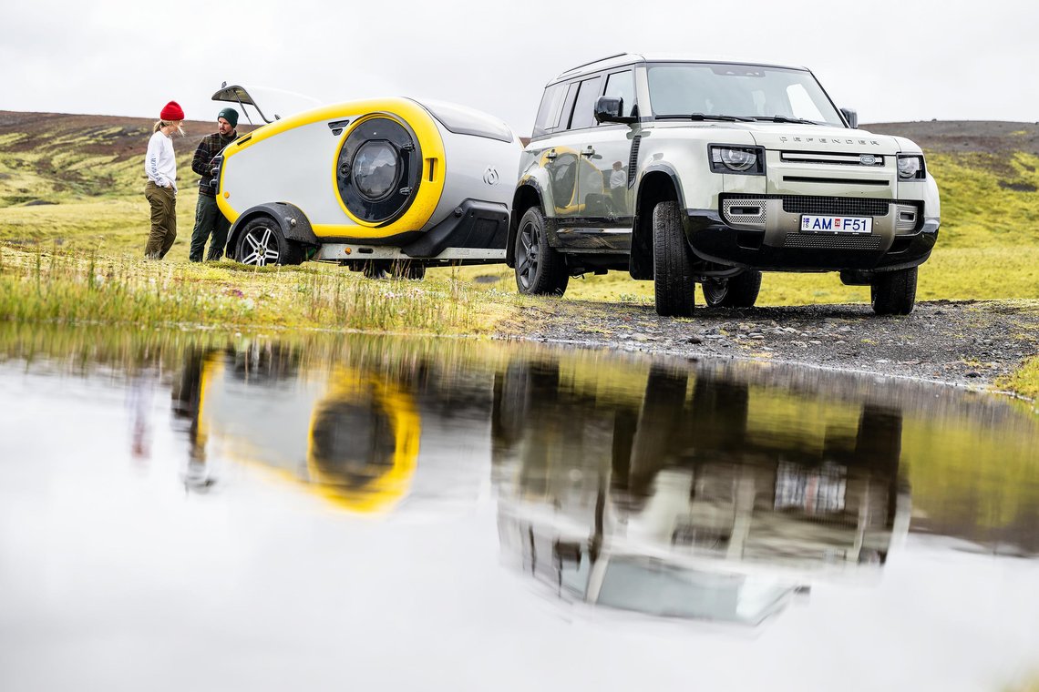 Nächster Abschnitt der Reise: unterwegs mit dem Ming Camper. Eine kleine Firma aus Reykjavík hat ihn genau für diese raue Region entwickelt – hohe Wattiefe, echtes Offroad-Setup und fast alles, was man braucht.