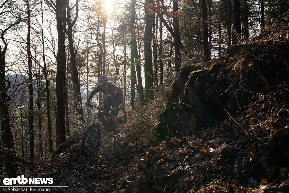 Unterwegs auf den südbadischen Trails in der tiefstehenden Wintersonne.