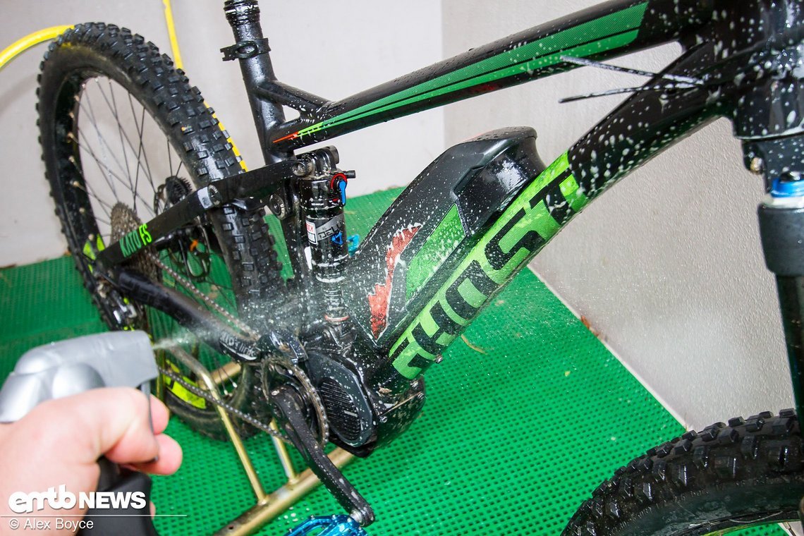 Spray the bike with the detergent and leave it there to dissolve the dirt.