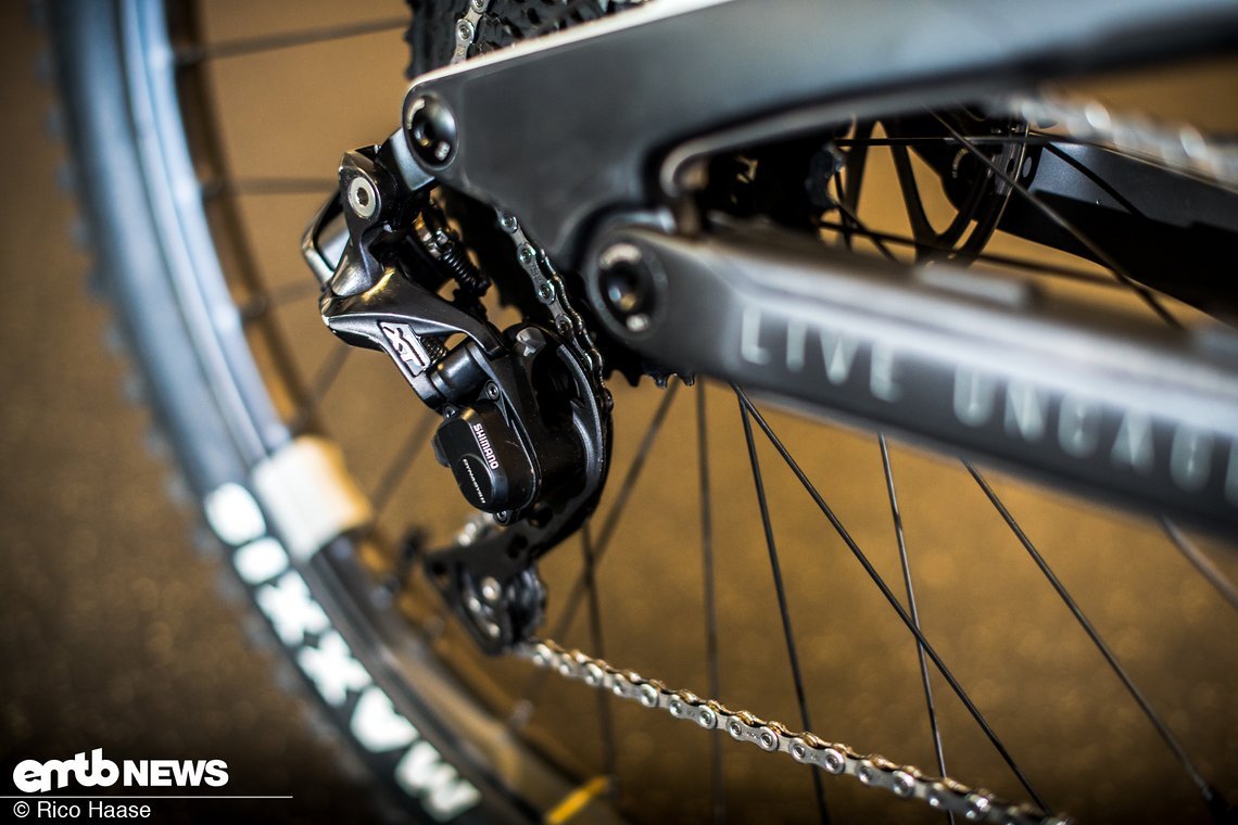 Das Shimano XT Di2-Schaltwerk schaltet elektrisch.