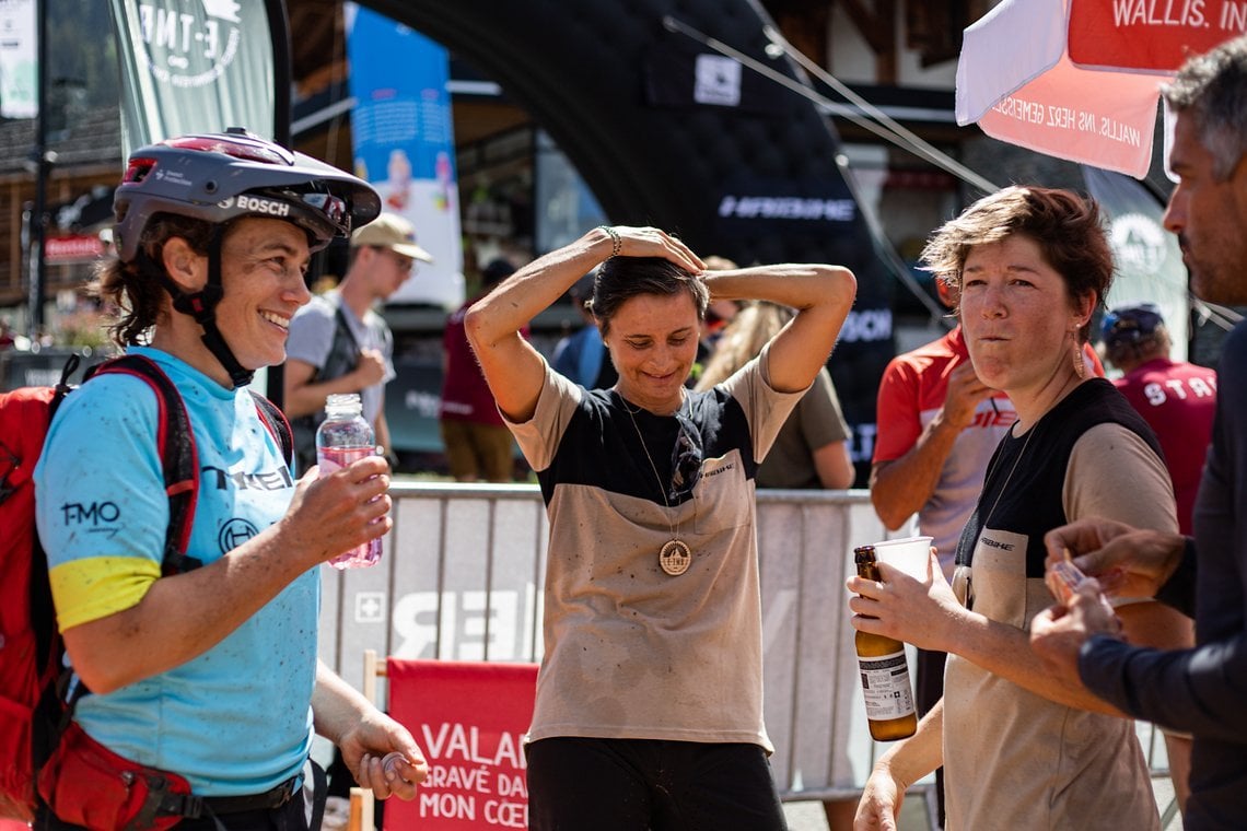 Tracy mit den Siegerinnen aus Frankreich Nadine Sepin und Lea Deslandes