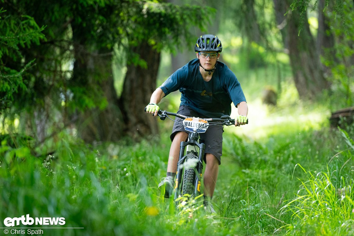 Grüße gehen raus an Waldemar, der eigentlich Nick heißt – vermutlich der jüngste Teilnehmer der E-MTB-Runde.