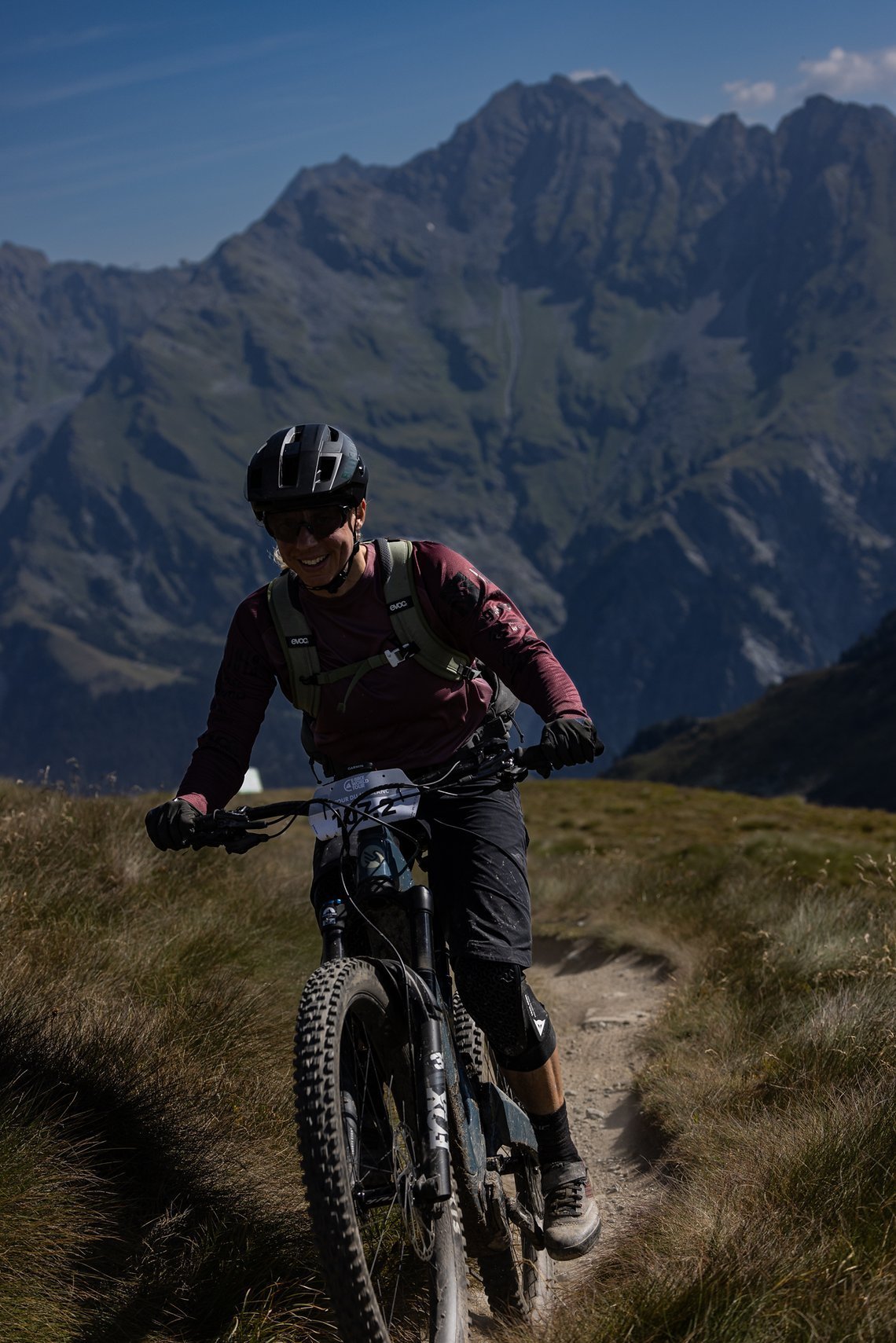 ... Louise genießt ihr E-Bike Debüt (die meiste Zeit) sichtlich.