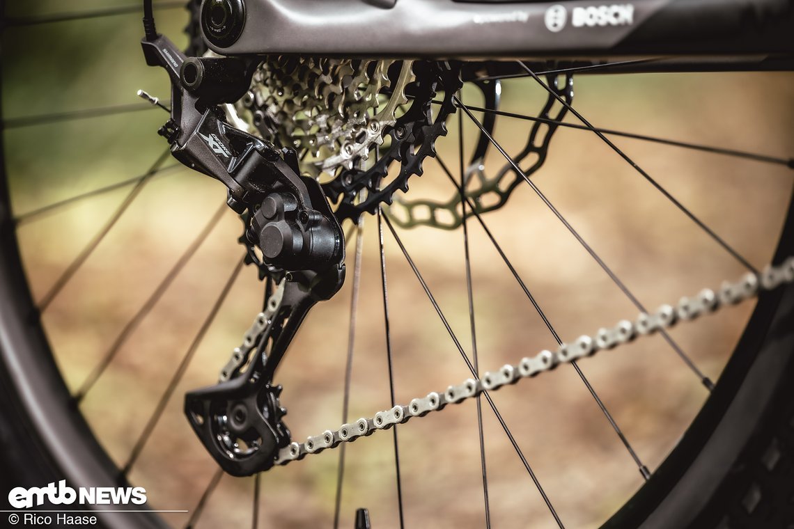 Geschaltet wird per solider Shimano XT-Schaltgruppe.