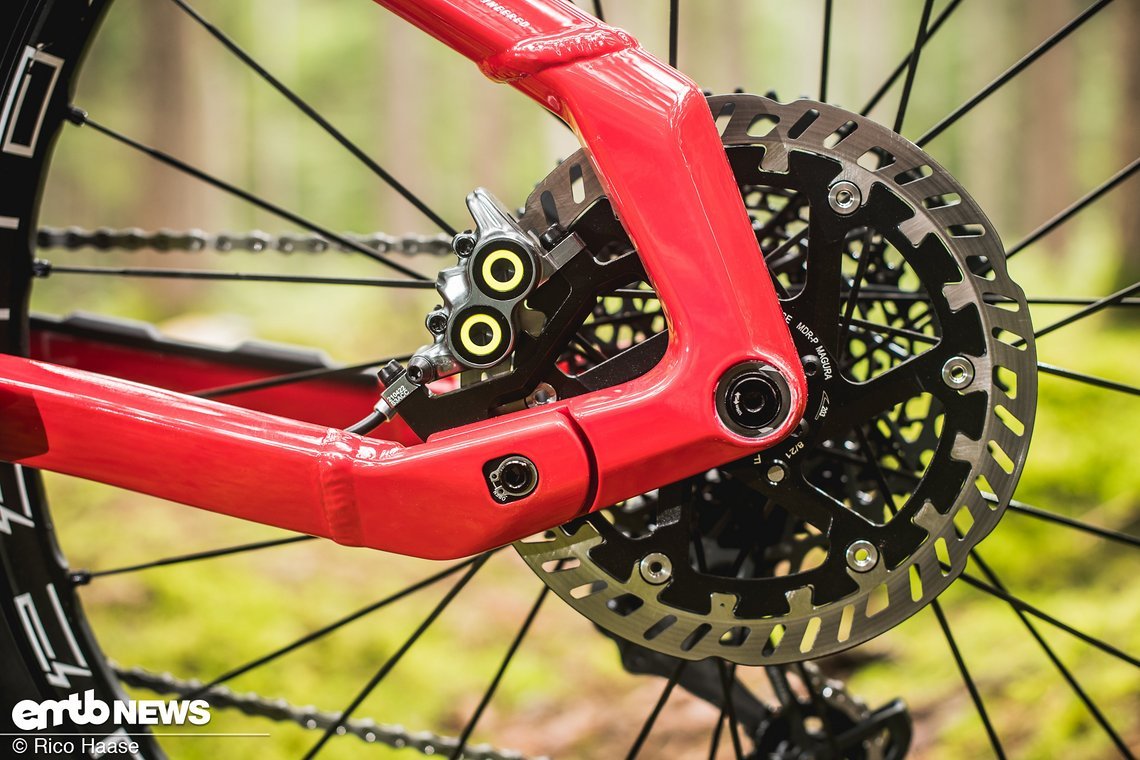 Magura MT7-Bremsanlage und 203 mm großen MCR-Scheiben