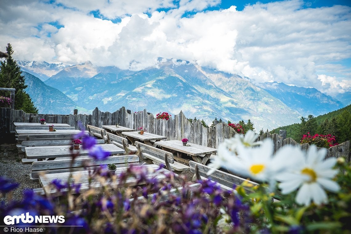 Auch diese Terrasse lädt zum Verweilen ein