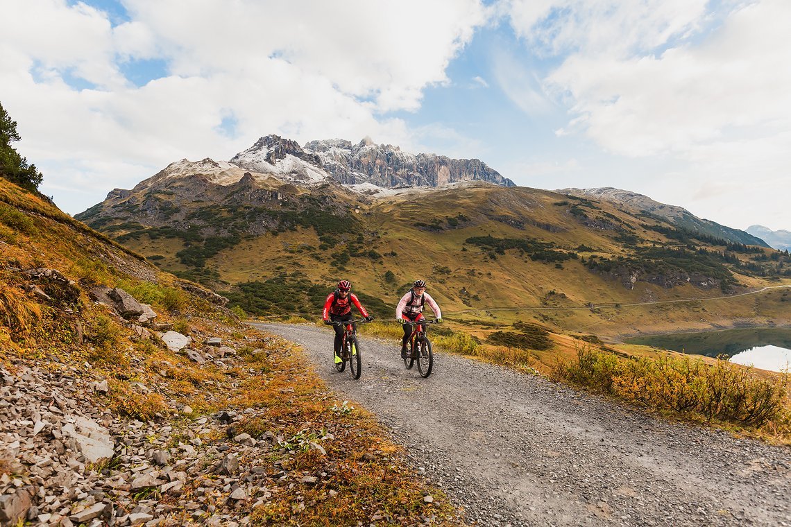 Oberhalb des Formarinsee verläuft die Route der Focus Transalp36