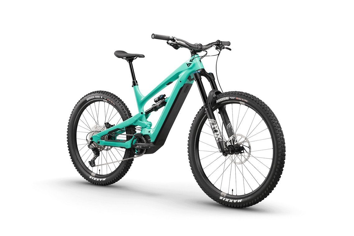 YT kann Preis-Leistung und das zeigt auch das Decoy Core 2 MX – einen Carbon/Alu-Rahmen, der Shimano EP8 und ein Fox Fahrwerk für 5.299 € ... Stimmt gar nicht, aktuell bekommt ihr das Modell sogar für schlappe 3.999 €!