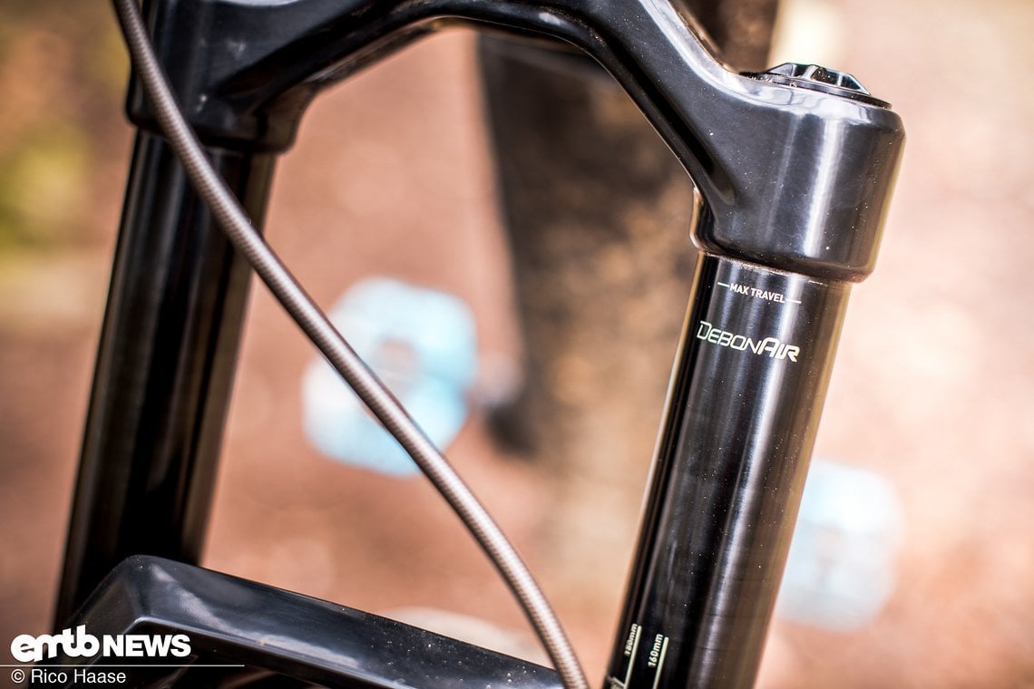 Natürlich verbaut RockShox auch in der Domain RC eine DebonAir-Luftfeder.