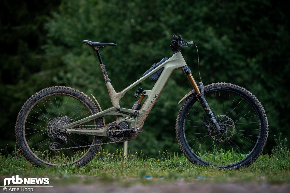 Das Canyon Torque:ON will Abfahrt und Geballer. Dieses E-Bike mit 180 / 175 mm Hub hat es faustdick hinter den Ohren.