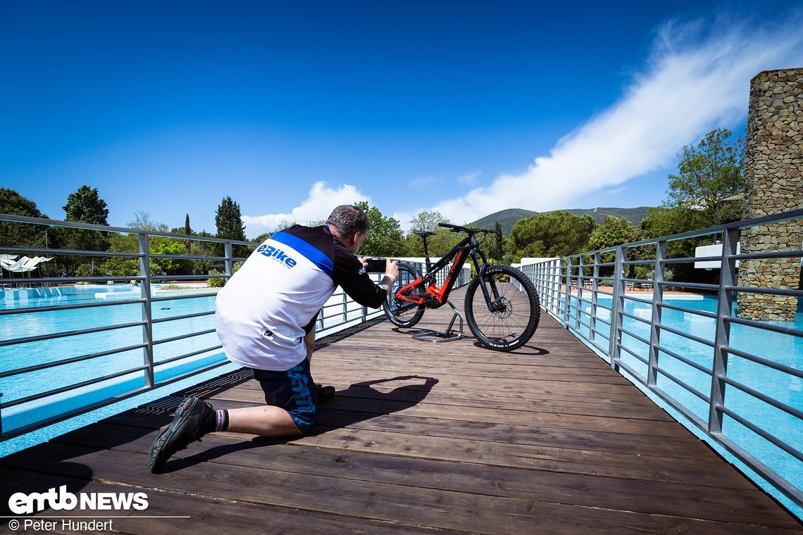 Anschauen, fotografieren, ausprobieren: Beim Thok Press-day bekommen wir Journalisten …