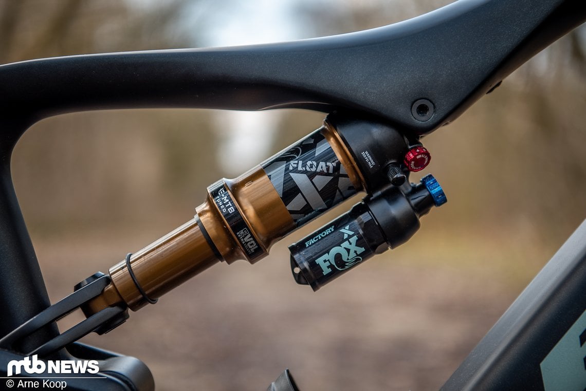 Der passende Fox Float X-Factory-Dämpfer kontrolliert 150 mm Federweg.
