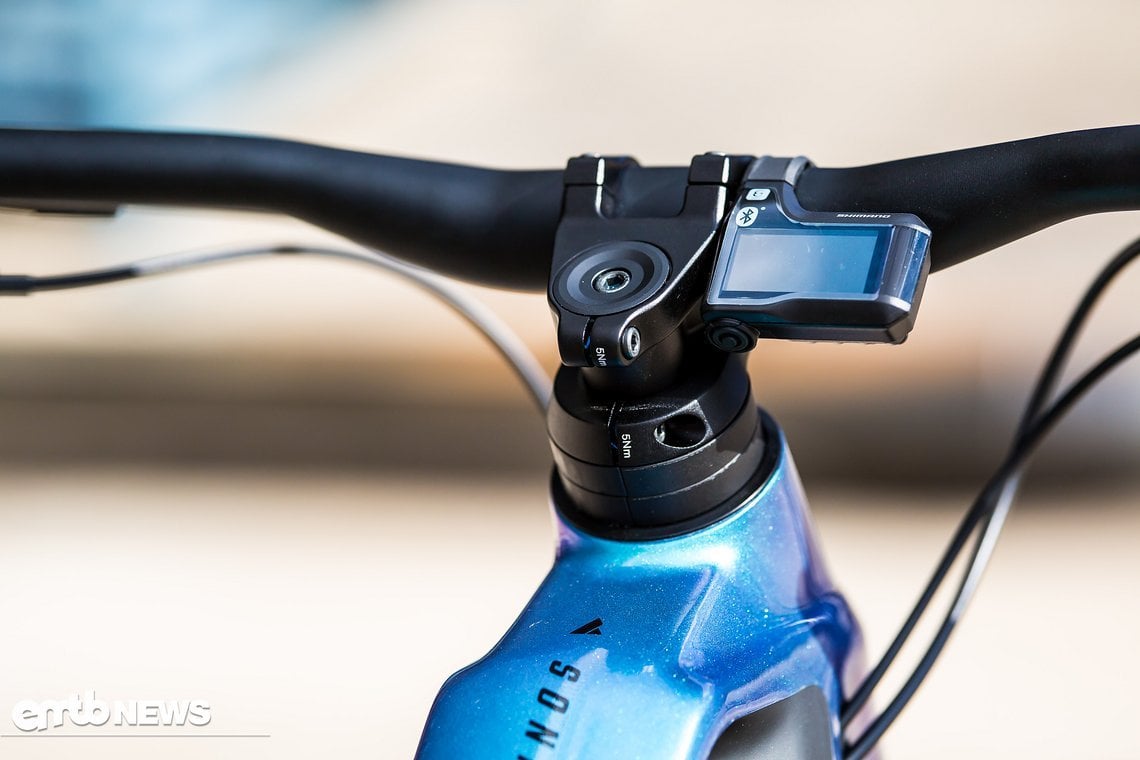 Das Shimano Display integriert sich optisch sehr harmonisch in das Cockpit.