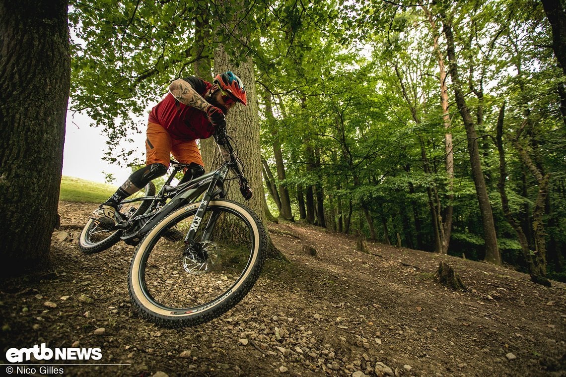 Auf dem trockenen Trail bieten die Onza-Reifen guten Grip und ausreichend Reserven