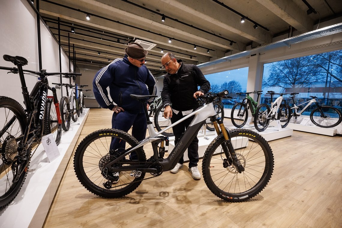 In seiner Abwesenheit hat Raymond einige neue Bikes entwickelt.