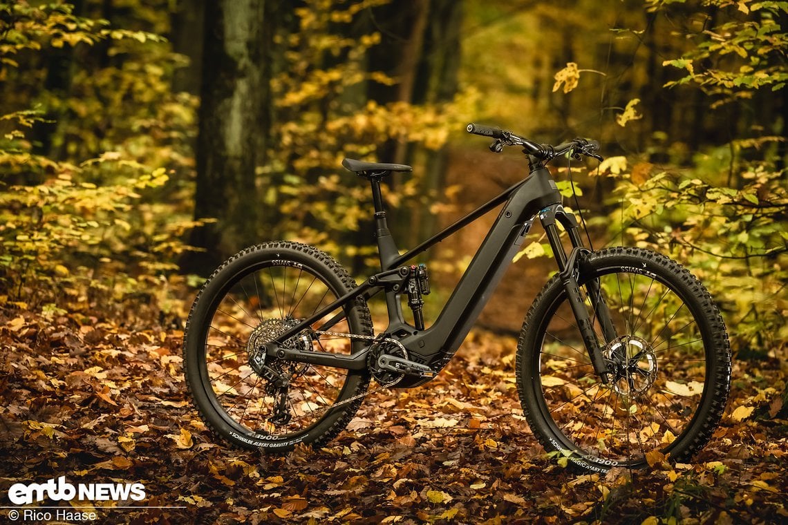 Stevens verbaut am E-Inception AM 8.8.1 GTF bei Cockpit und Dropper Post hauseigene Parts von Scorpo.