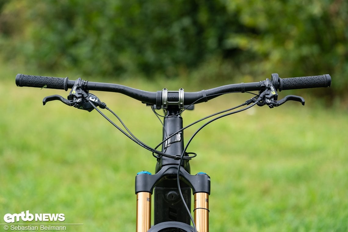 Das Cockpit aus dem Hause Sixpack fällt mit 805 mm extrem breit aus