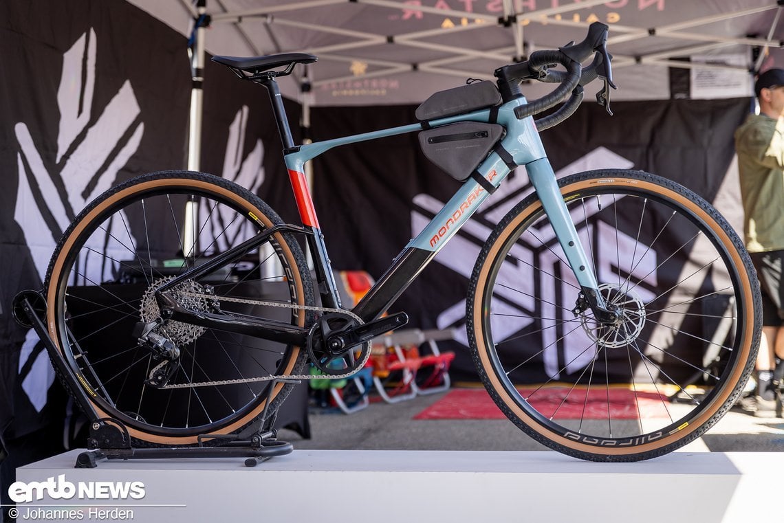 Das Mondraker Dusty E-Gravelbike soll dank Mahle X20 Nabenmotor für ordentlich Power sorgen.