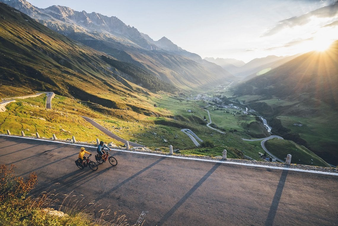 Furkastraße mit Blick zurück nach Andermatt