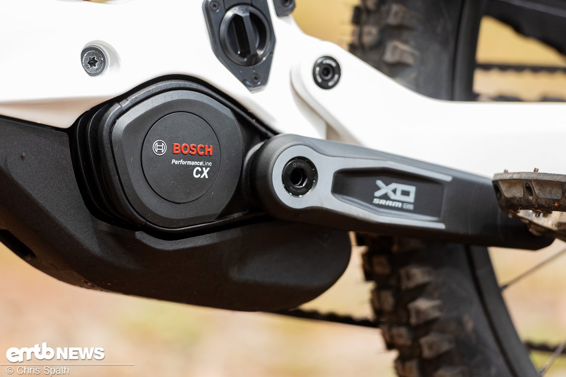 Mit bis zu 750 W schiebt einen der Bosch CX in Kombination mit 800-Wh-Akku zum nächsten Run.