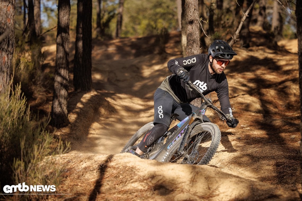 Auf den Trails beim Presse-Camp in Spanien fand ich das Rad mit dem steileren Lenkwinkel tatsächlich etwas handlicher.