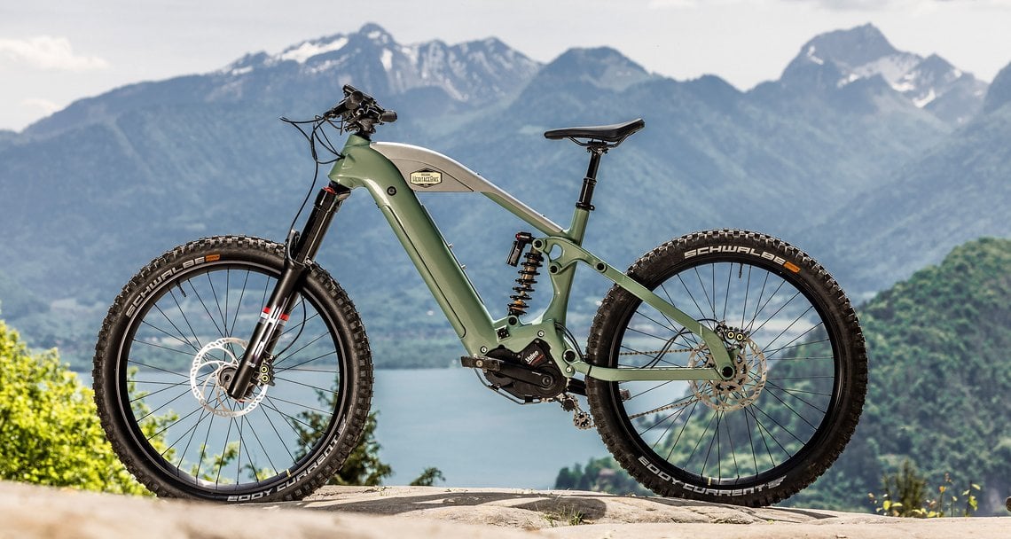 Hier spielt die Musik! 130 Nm Tretunterstützung klingen eher nach Moped als nach E-MTB. Valeo Antrieb macht's möglich. Die enorme Power soll mit 2,8 Zoll breiten Eddy Current auf den Trail gebracht werden.