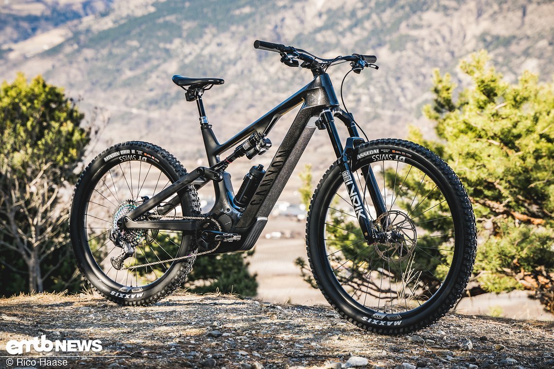 Das neue Canyon Spectral:ON kommt mit 150/155mm Federweg, gedreht eingebautem Shimano EP8-Motor und vollkommen neu entwickeltem Carbon-Rahmen.