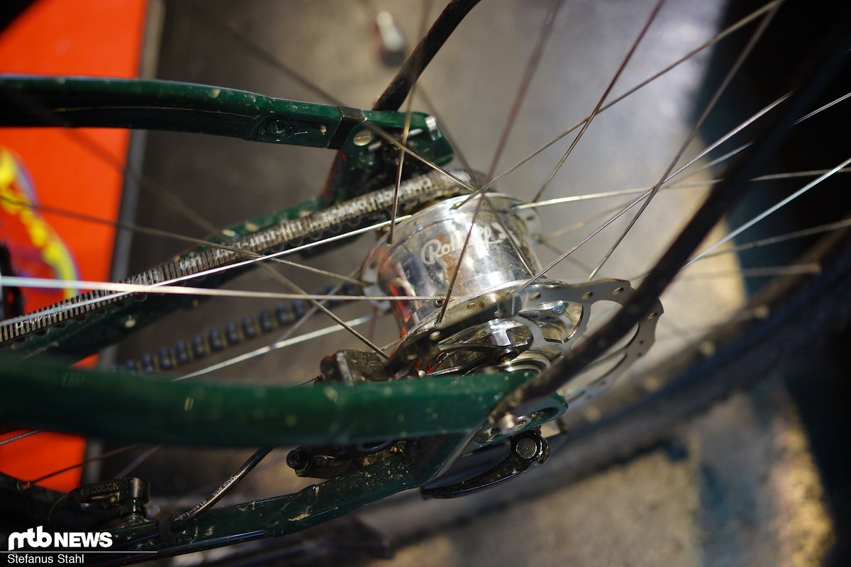 Die Rohloff bietet mit der elektronischen Ansteuerung und dem Zahnriemen die perfekte Ergänzung für vielbewegte E-Bikes Die Rohloff bietet mit der elektronischen Ansteuerung und dem Zahnriemen die perfekte Ergänzung für vielbewegte E-Bikes