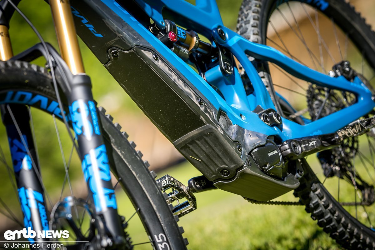 Interesting detail: the normal external Shimano battery has been completely integrated into the downtube Interesting detail: the normal external Shimano battery has been completely integrated into the downtube
