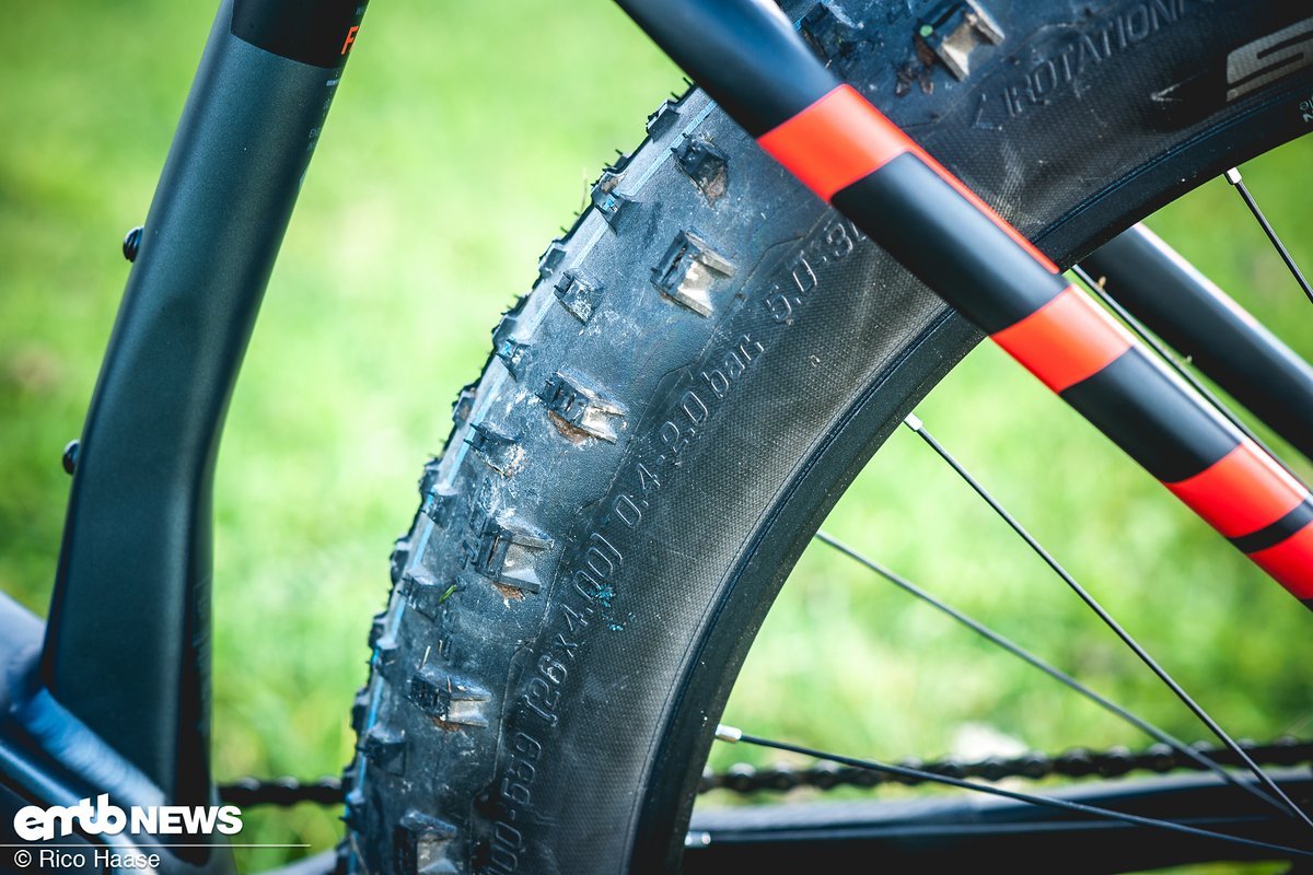 Extrem dicke 26"-Reifen beim E-Fatbike erlauben extrem niedrige Reifendrücke Extrem dicke 26"-Reifen beim E-Fatbike erlauben extrem niedrige Reifendrücke