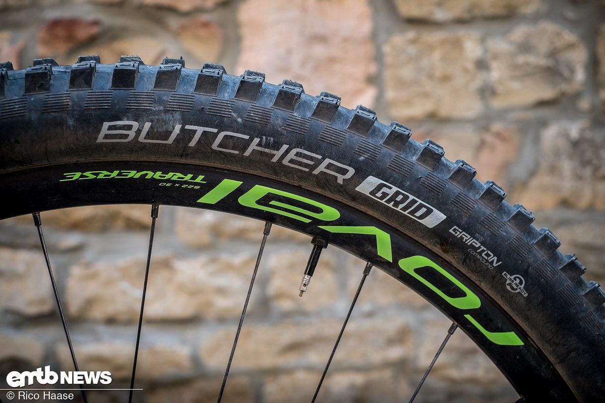 29" x 2.6 — the Specialized Butcher with GRID casing has tons of grip and willingly carves around corners 29" x 2.6 — the Specialized Butcher with GRID casing has tons of grip and willingly carves around corners