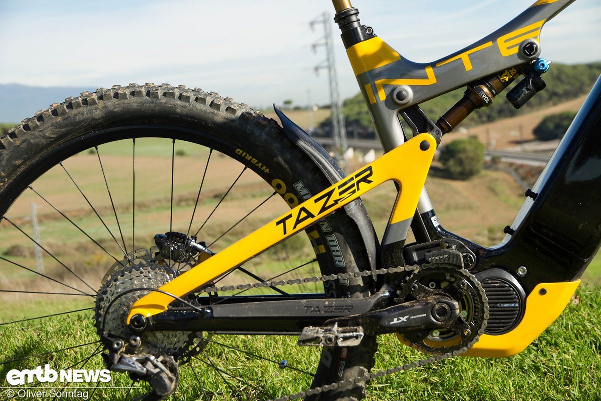 The 150mm travel at the rear is controlled by a Fox Factory Float DPX2. It works just as well as you would expect The 150mm travel at the rear is controlled by a Fox Factory Float DPX2. It works just as well as you would expect
