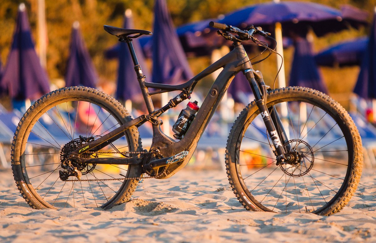 Vom Strand in die Berge: Wir haben das Specialized Turbo Lever unter anderem in Punta Ala getestet Vom Strand in die Berge: Wir haben das Specialized Turbo Lever unter anderem in Punta Ala getestet